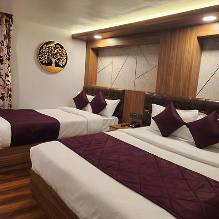 Luxury Stay At Hotel Broadway Boutique Mall Road Chowrasta Near Mahakal Temple Darjeeling  Exterior photo