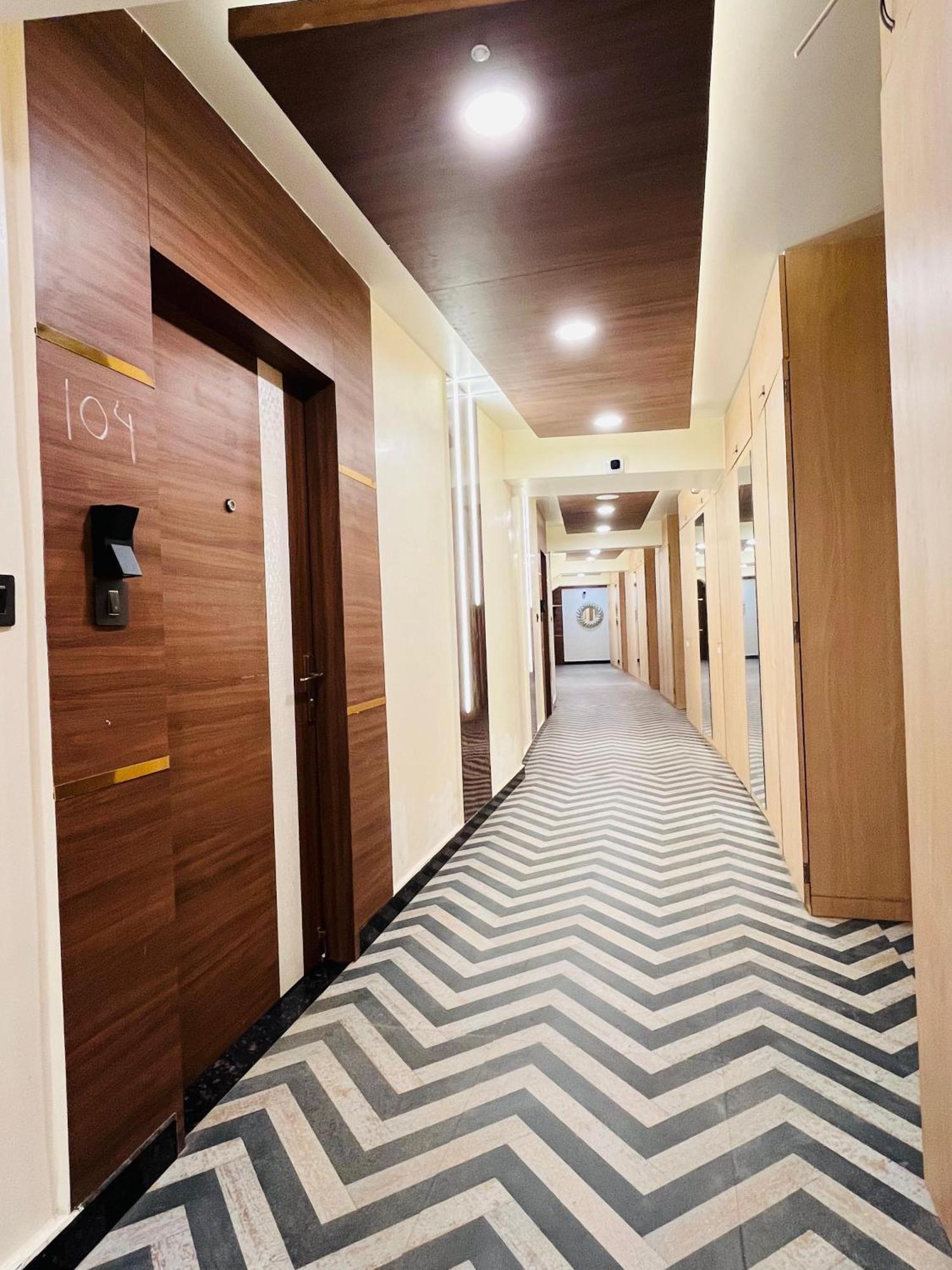 Luxury Stay At Hotel Broadway Boutique Mall Road Chowrasta Near Mahakal Temple Darjeeling  Exterior photo
