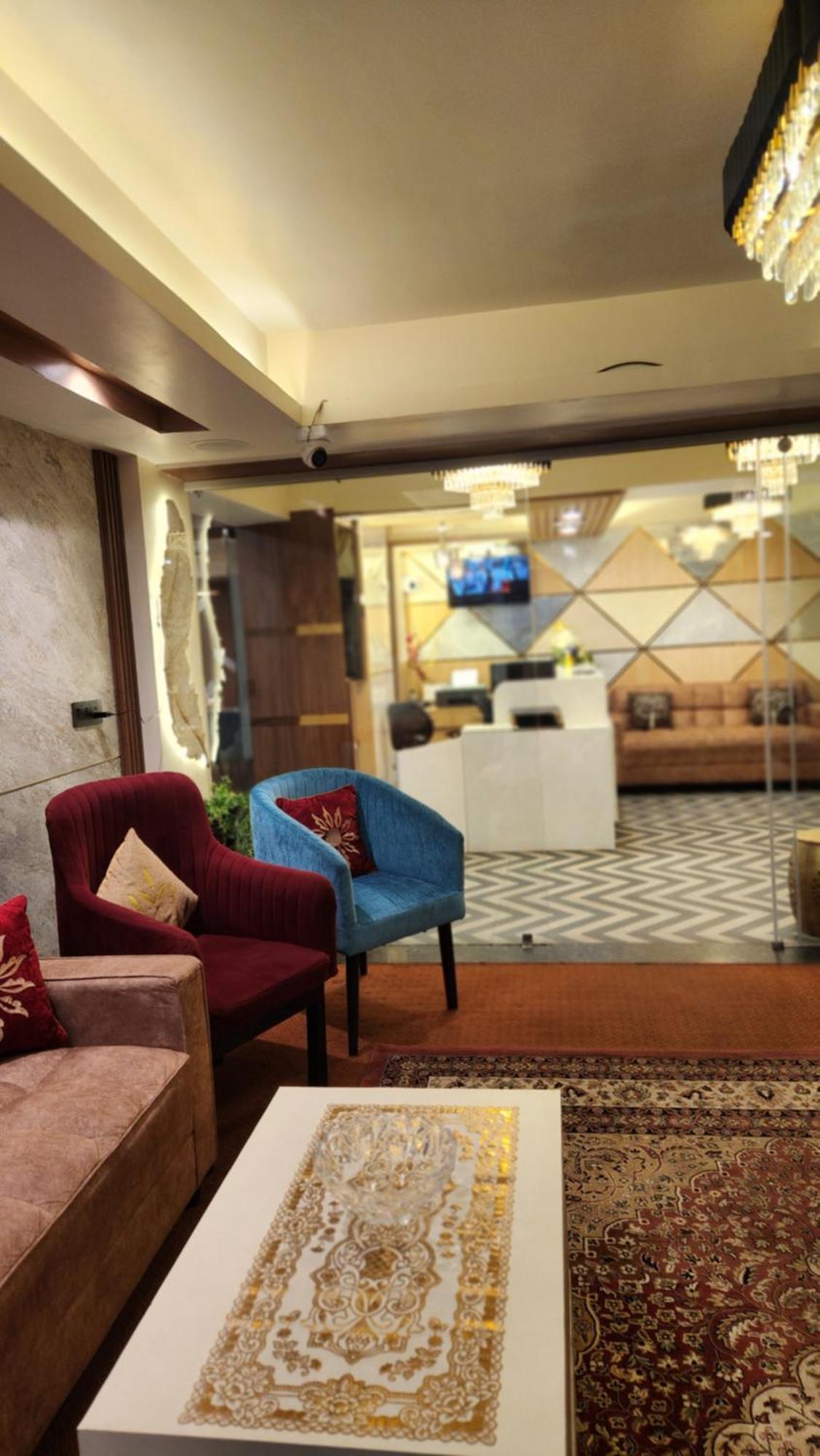 Luxury Stay At Hotel Broadway Boutique Mall Road Chowrasta Near Mahakal Temple Darjeeling  Exterior photo